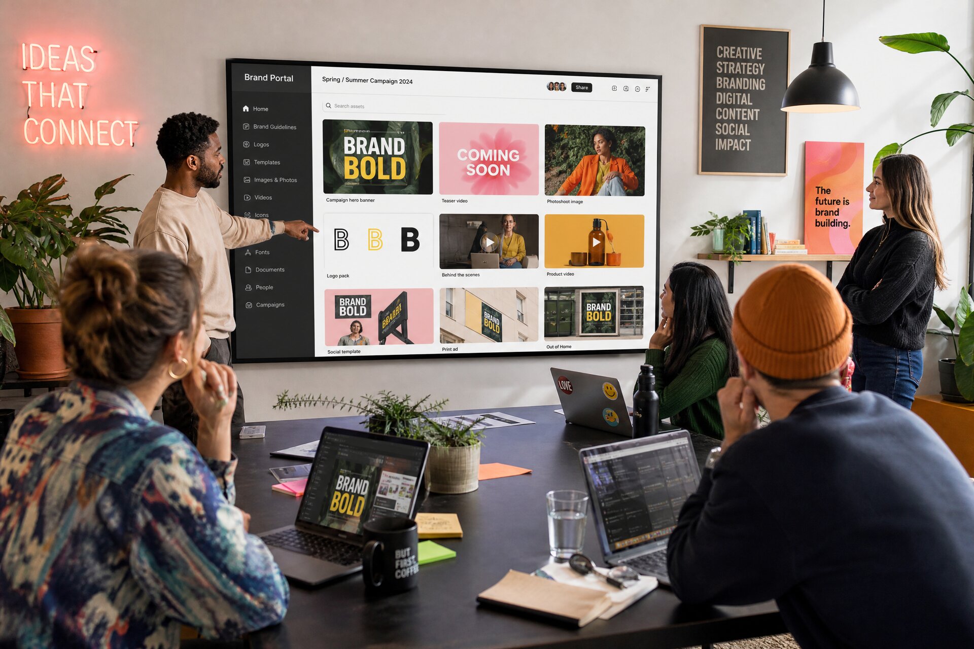 Marketing-Team nutzt Razuna DAM